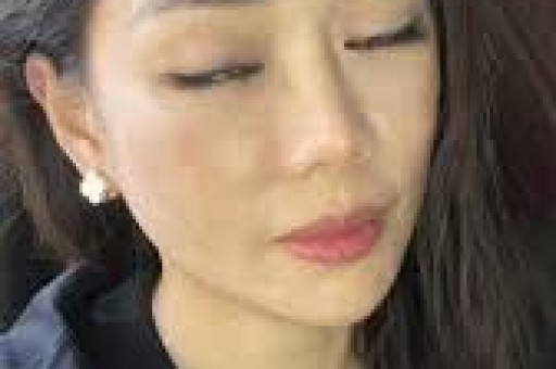 表妹李KK彻底崩了！未婚生女后掉粉百万破产沦落摆摊卖小吃