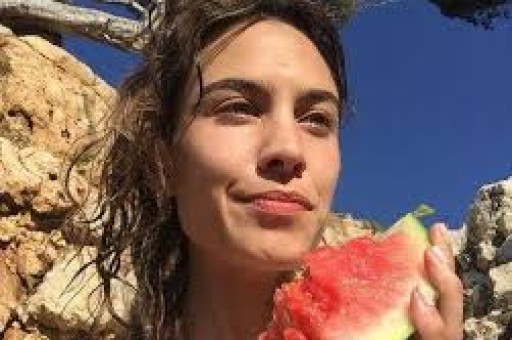 震惊！顶流流量小生隐婚生子被曝光粉丝：三年感情被欺骗！